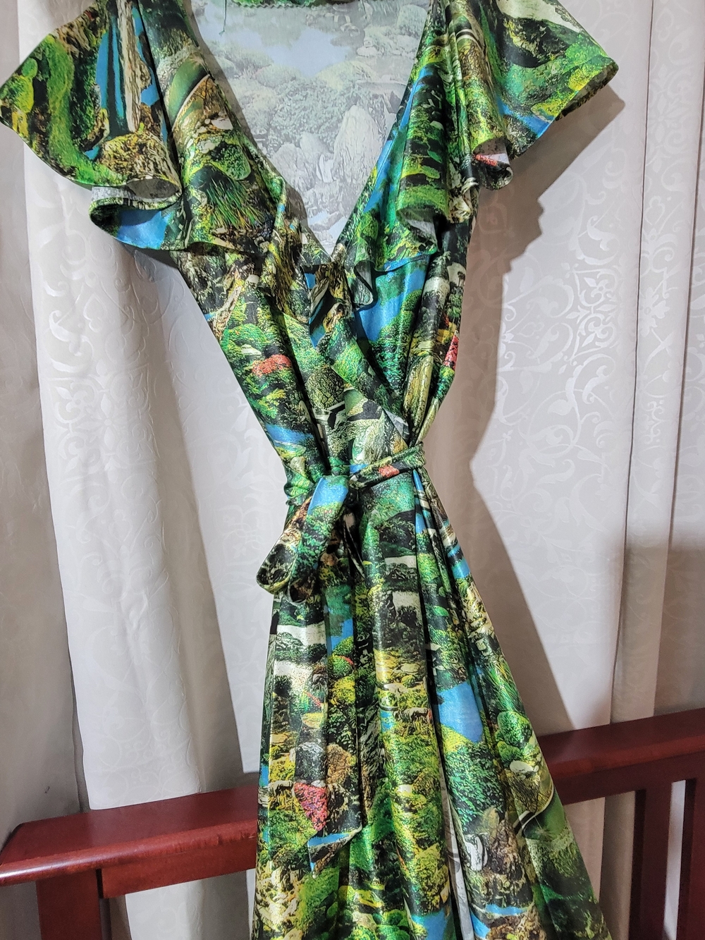 Vintage Green Scenic-Print Wrap Dress with Flutter Sleeves